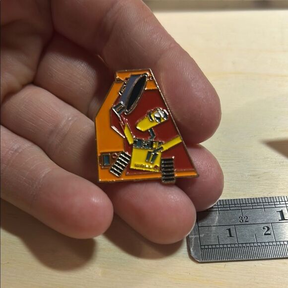 Wall-E and Eve Enamel Pins set - Picture 2 of 4